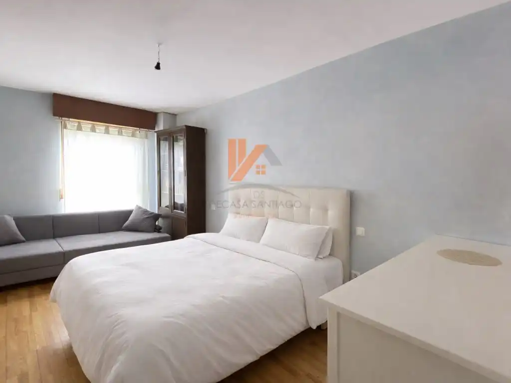Habitación de Piso en venta en Santiago de Compostela  con Horno