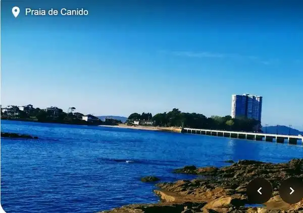 Vista exterior de Casa adosada en venda en Vigo  amb Calefacció, Jardí privat i Terrassa