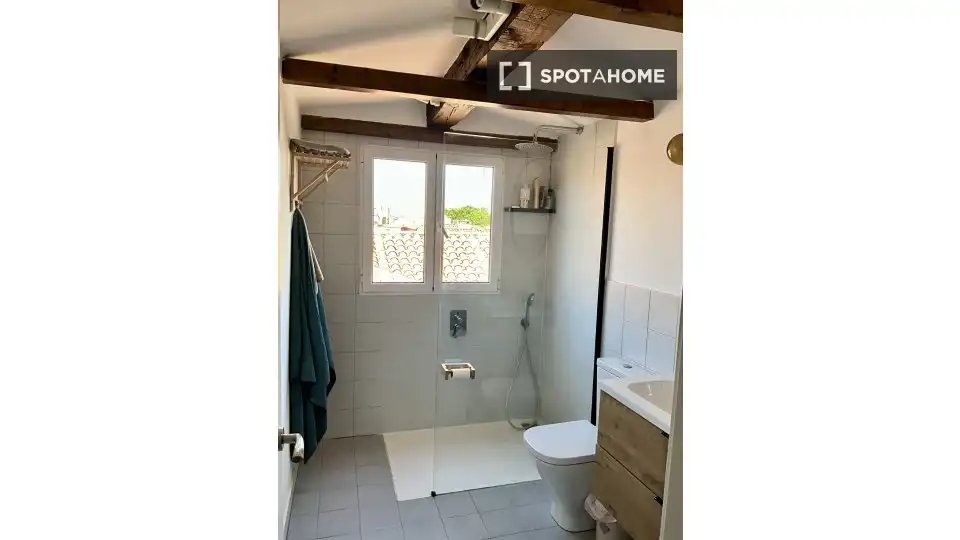 Bathroom of Flat for rent in Madrid  with Air Conditioner, Heating and Furnished