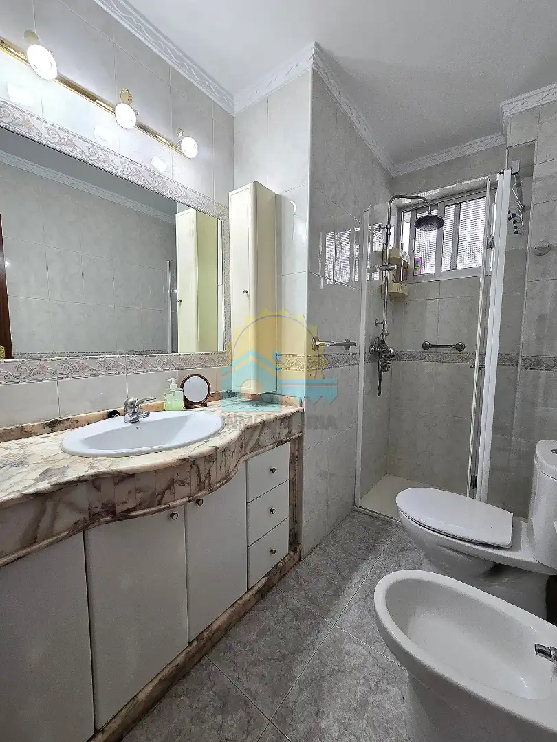 Baño de Piso en venta en Huelva con Aire acondicionado