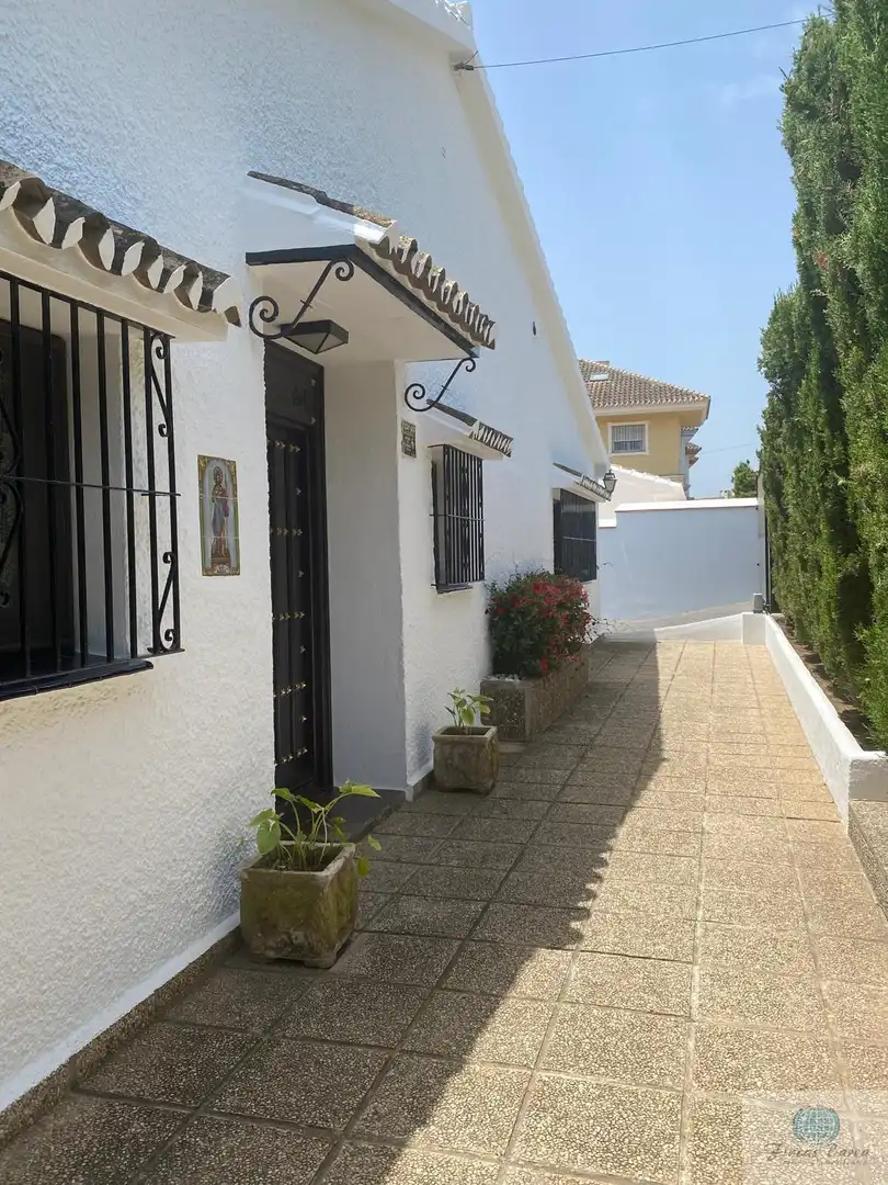 Chalet con piscina en venta en Castillo Sohail - Myramar, imagen 7