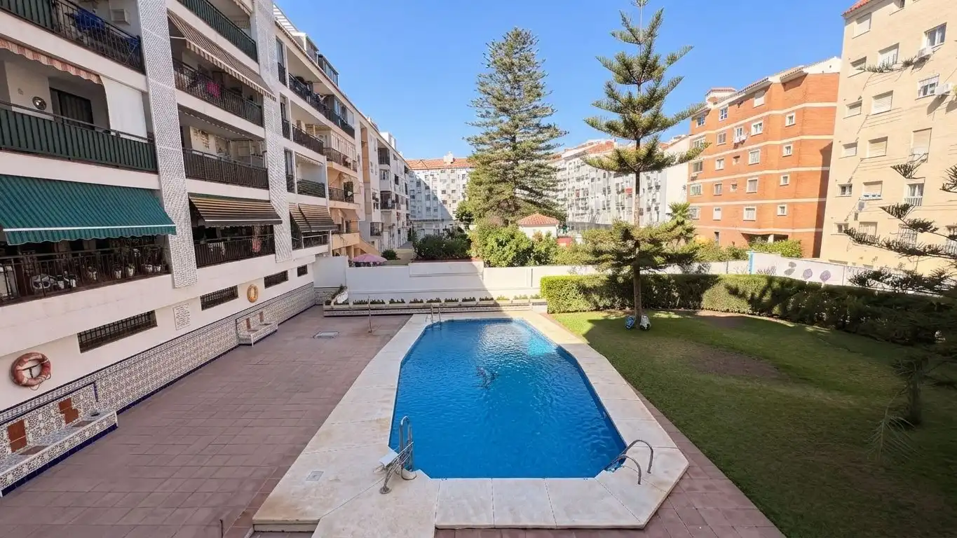 Piscina de Pis en venda en Fuengirola amb Terrassa, Traster i Moblat