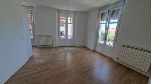 Foto 2 de Apartamento de alquiler en Ordoño II, 41, Centro Ciudad, León Capital