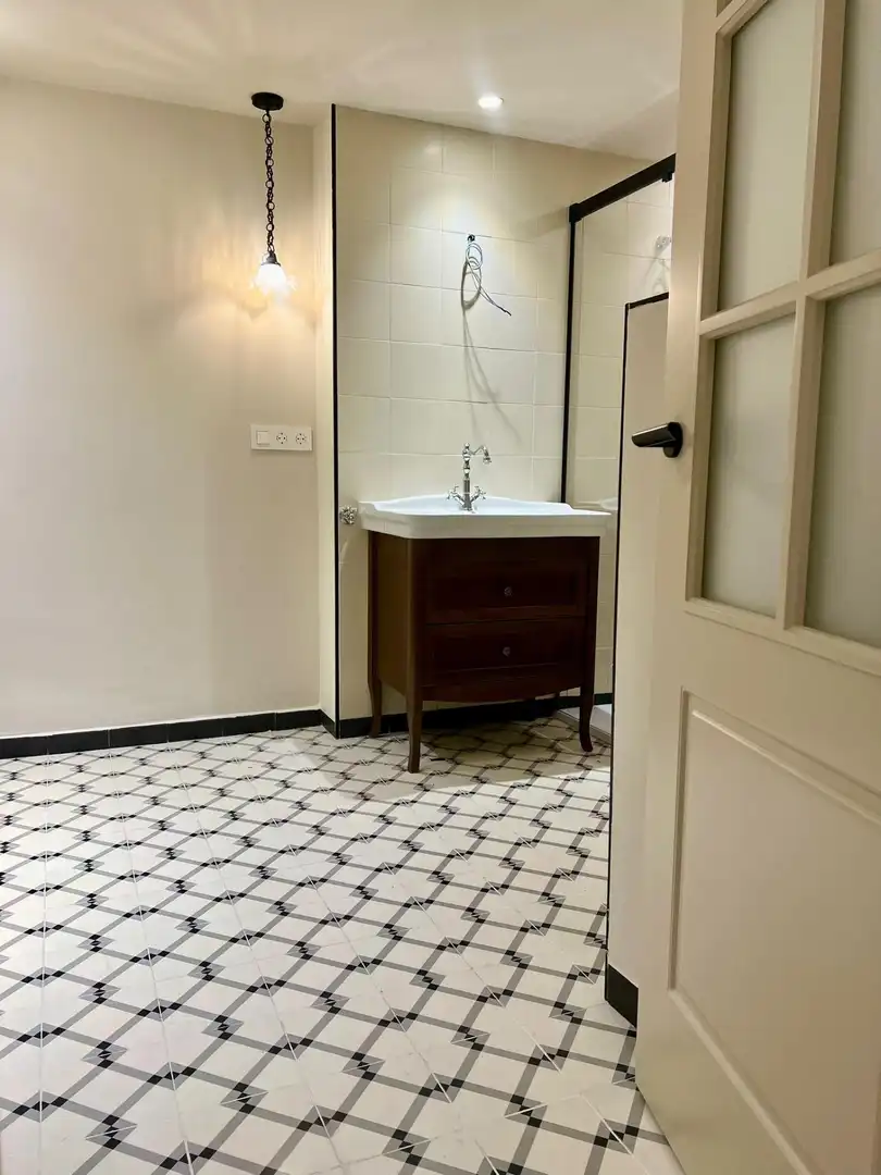 Baño de Dúplex de alquiler en Granada con Aire acondicionado y Alarma