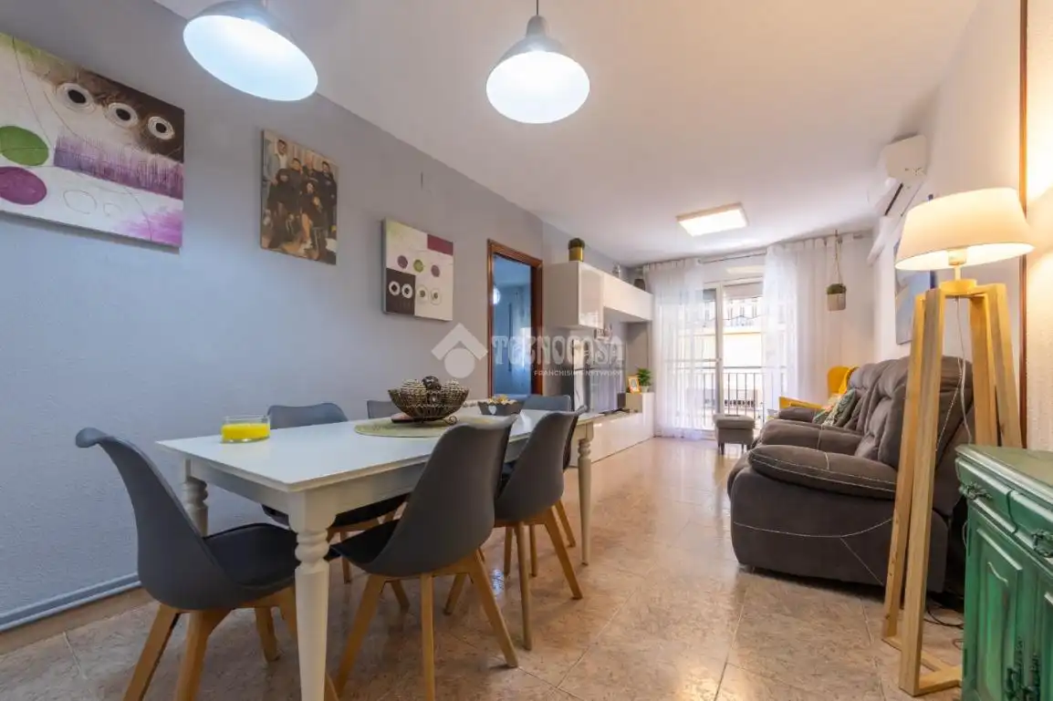 Sala d'estar de Pis en venda en Torredembarra amb Aire condicionat i Balcó