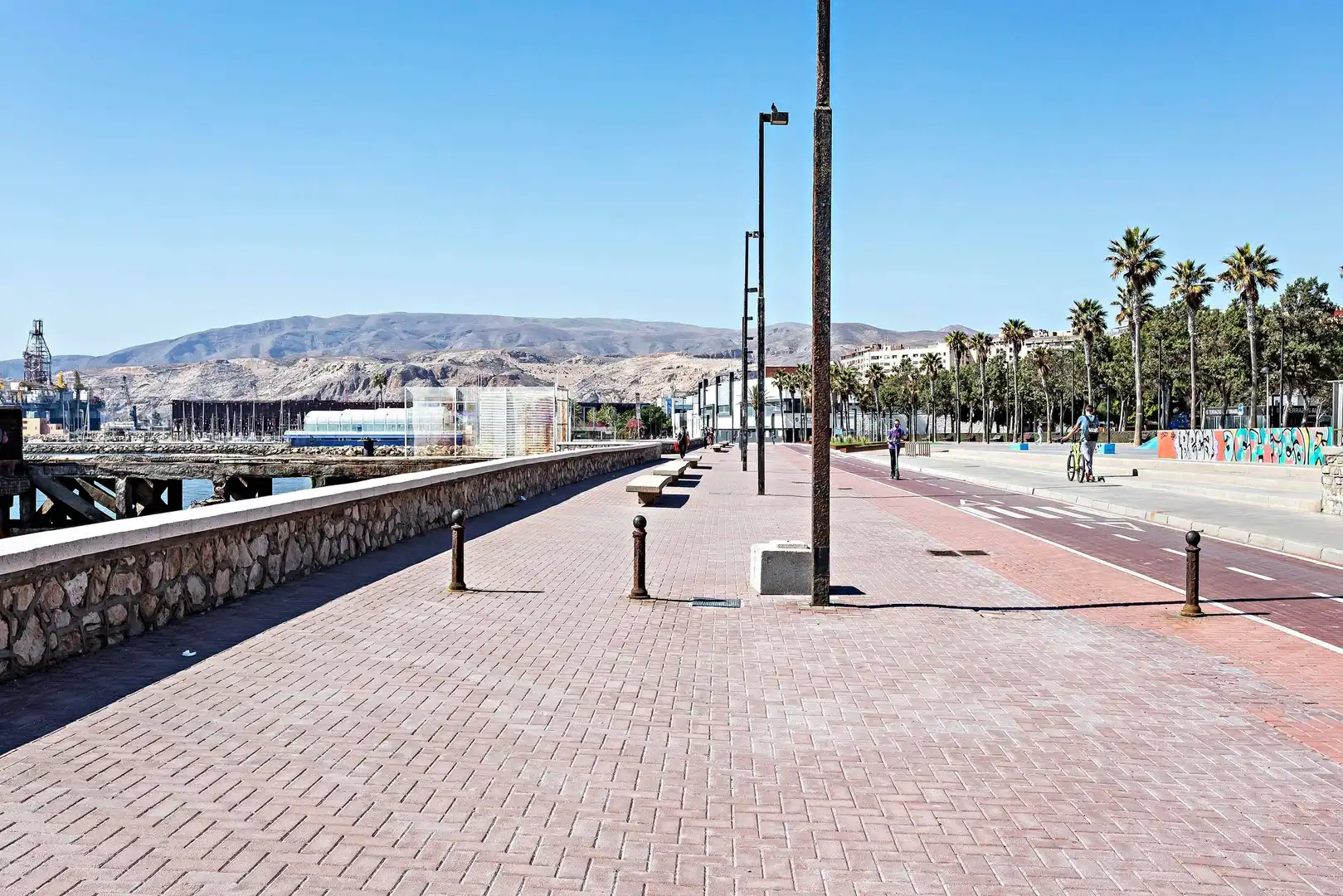 Vista exterior de Àtic en venda en Almería amb Aire condicionat, Calefacció i Terrassa
