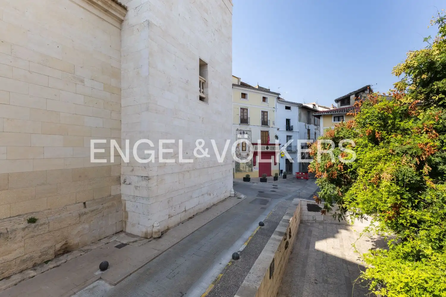 Vista exterior de Casa adosada en venda en Xàtiva amb Calefacció, Terrassa i Piscina
