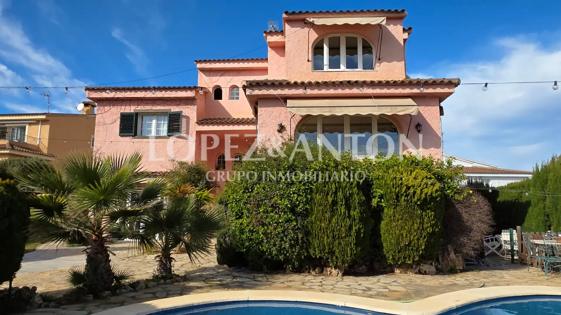 Vista exterior de Casa o chalet en venta en L'Eliana con Calefacción, Jardín privado y Parquet