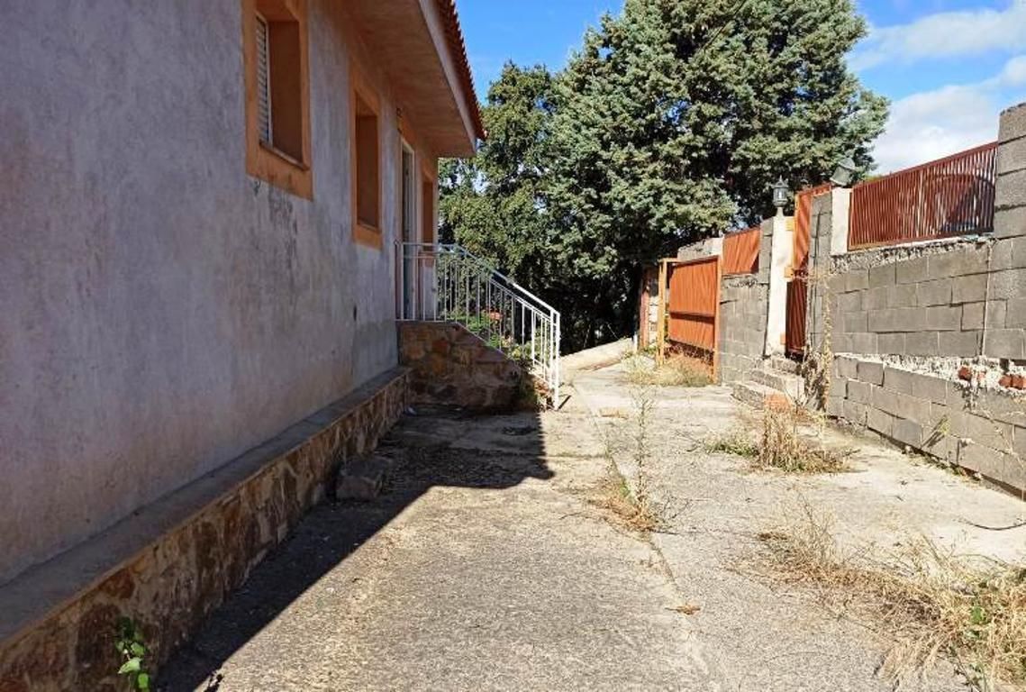 Exterior view of House or chalet for sale in El Casar  with Heating, Private garden and Storage room