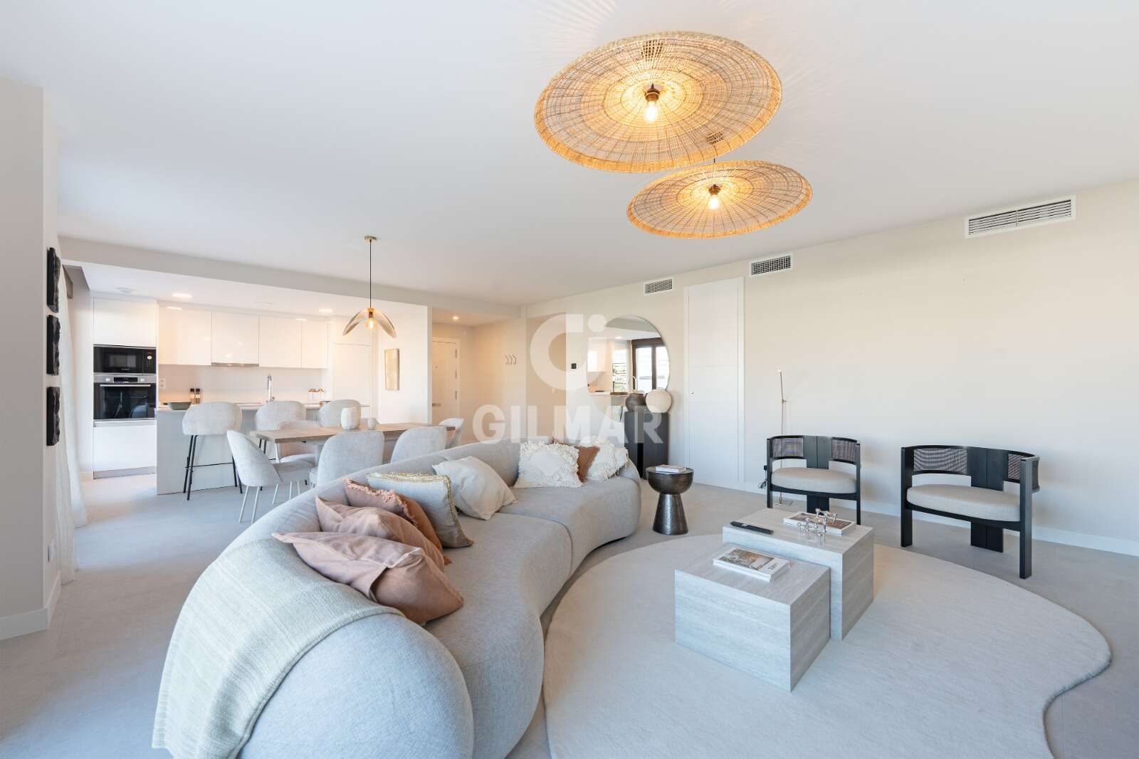 Sala d'estar de Àtic en venda en Estepona amb Calefacció, Traster i Piscina