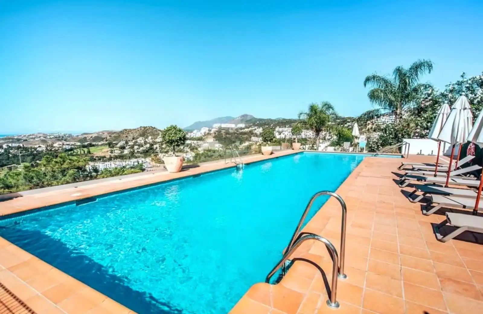 Apartamento con piscina en alquiler en La Quinta, imagen 29