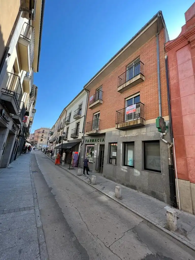 Vista exterior de Edificio en venta en El Barco de Ávila 