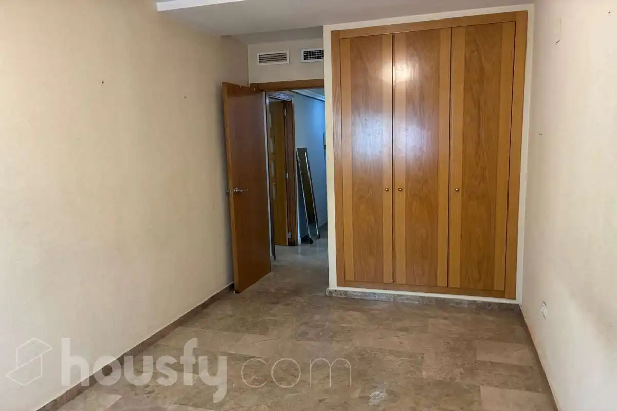 Bedroom of Flat for rent in Valencia  with Air Conditioner, Storage room and Balcony