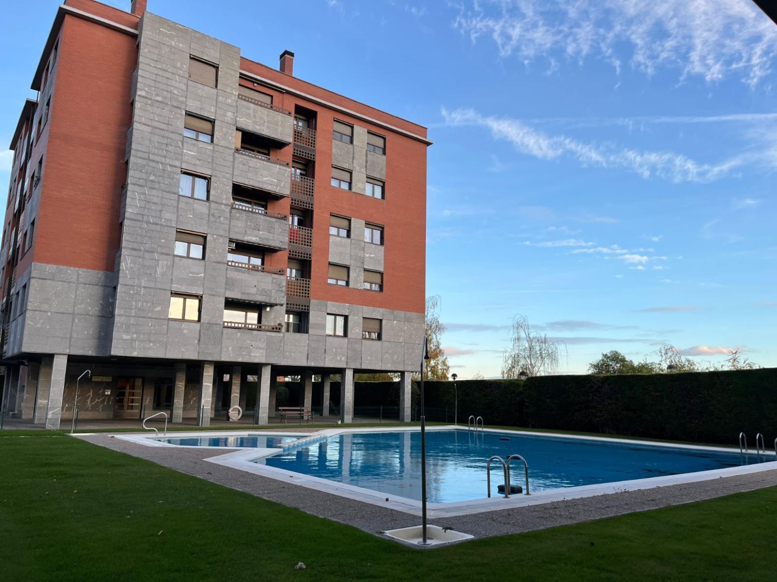 Swimming pool of Flat for sale in  Logroño  with Air Conditioner, Heating and Private garden