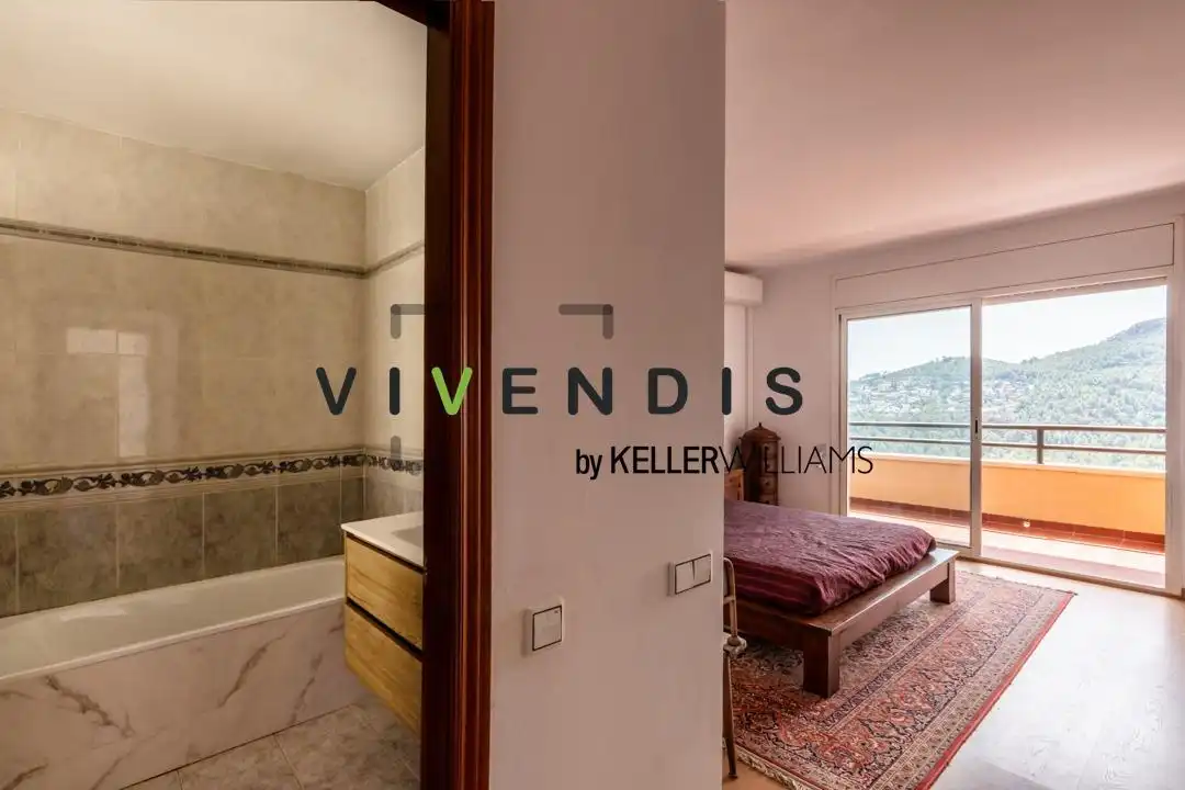 Habitación de Casa o chalet en venta en Corbera de Llobregat con Aire acondicionado, Jardín privado y Terraza