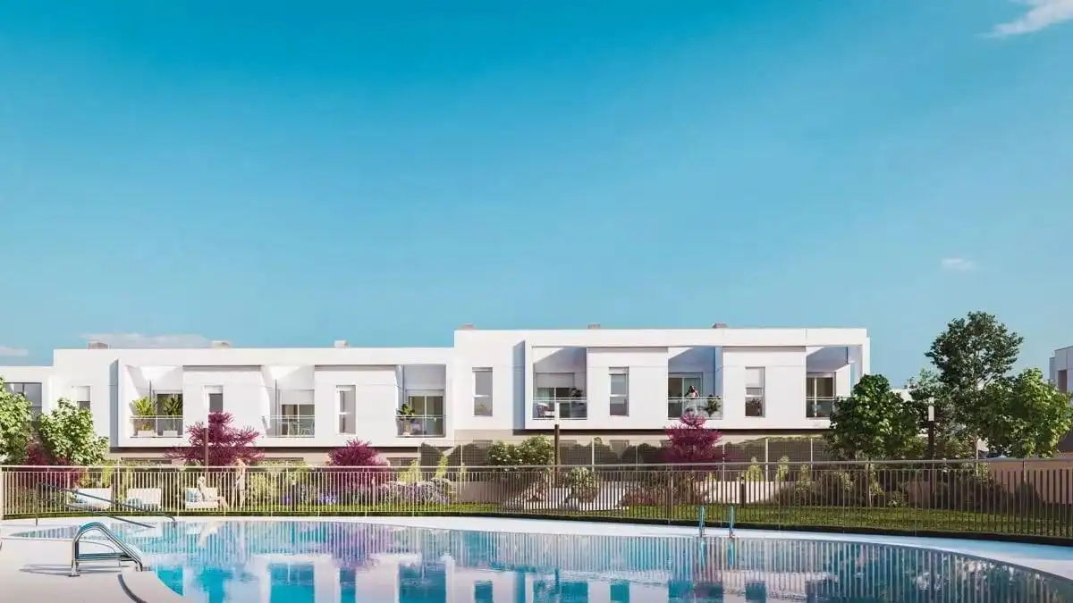 Dormitori de Casa adosada en venda en Guillena amb Jardí privat, Terrassa i Piscina comunitària