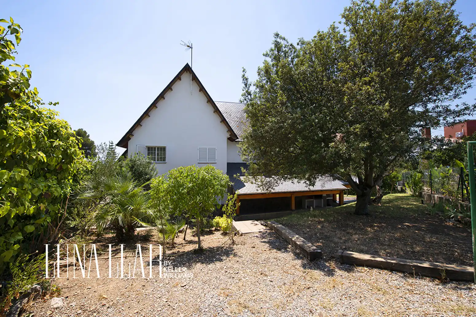 Vista exterior de Casa o xalet en venda en Gavà amb Calefacció i Piscina