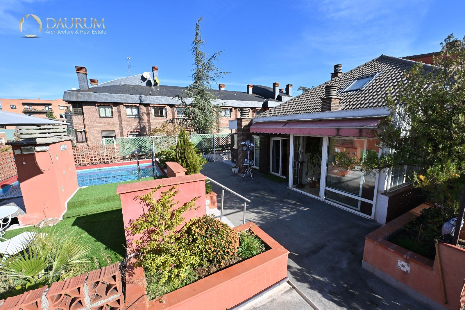 Exterior view of Attic for sale in  Madrid Capital  with Heating, Terrace and Storage room