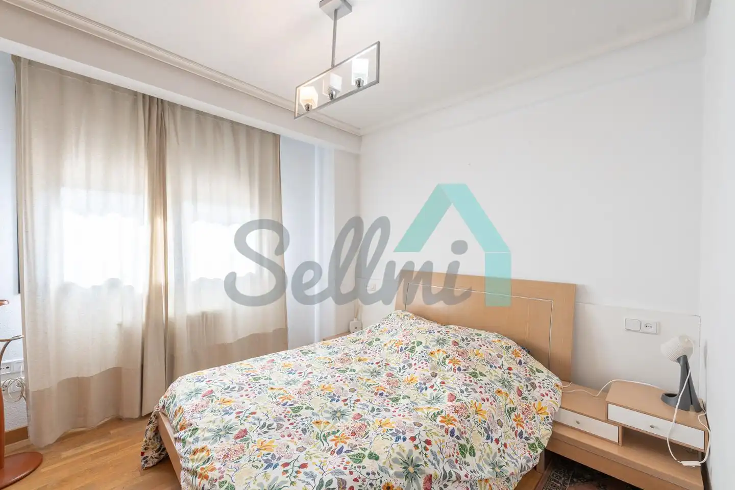 Bedroom of Flat for rent in Oviedo   with Heating, Parquet flooring and Furnished