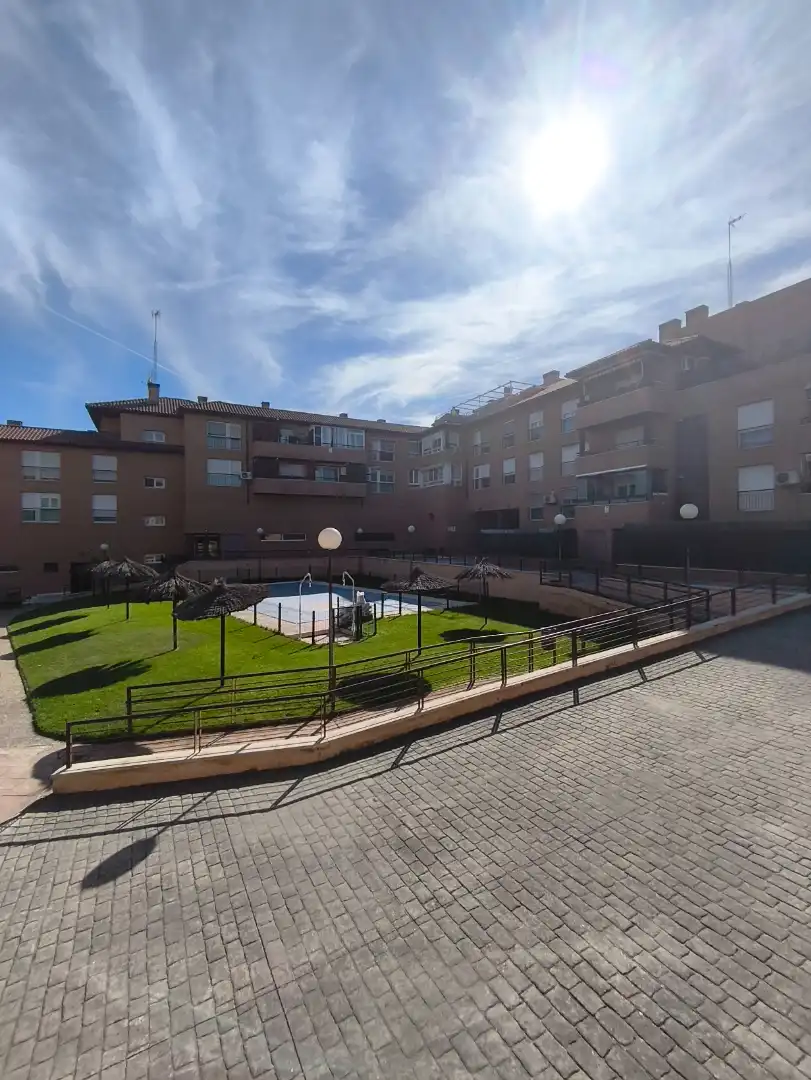 Exterior view of Flat for sale in Humanes de Madrid  with Air Conditioner, Heating and Terrace