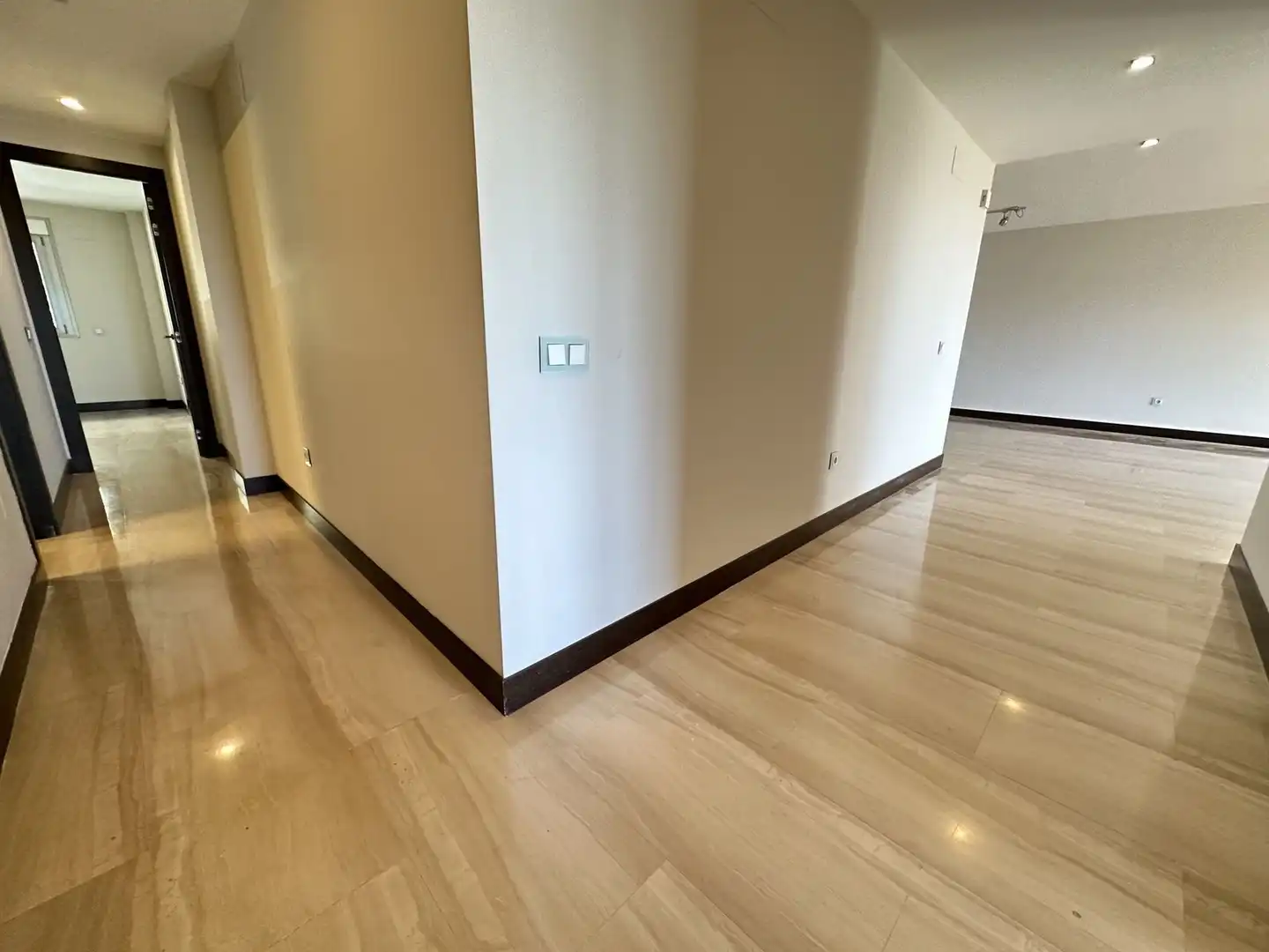 Wohnung zum Verkauf in Benahavís mit Terrasse, Abstellraum und Alarm