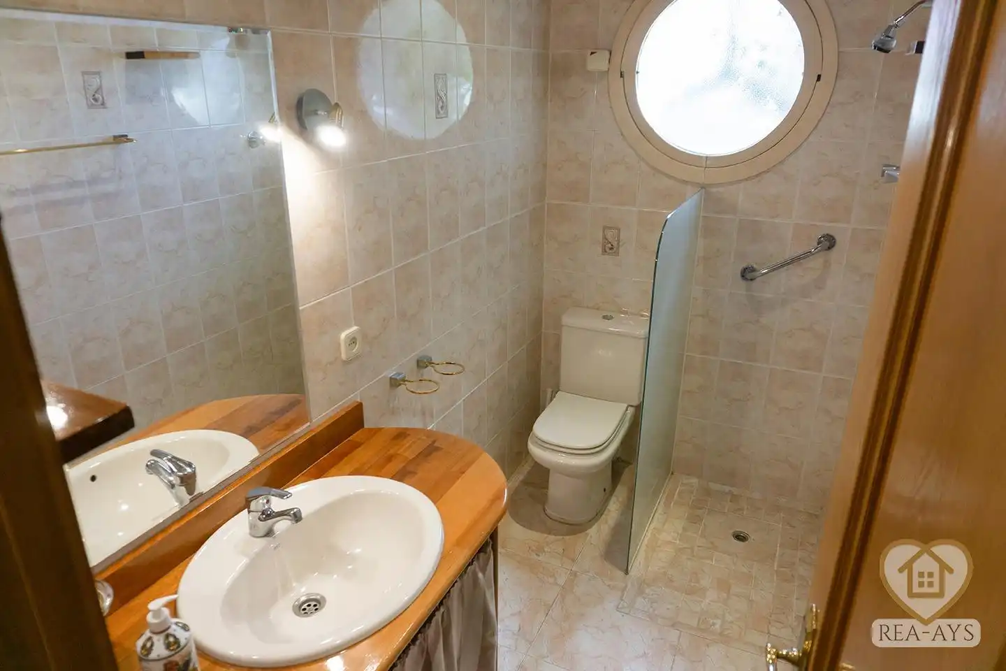 Baño de Casa o chalet en venta en Vallirana con Jardín privado, Terraza y Trastero