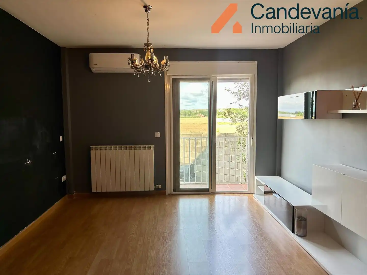 Casa adosada en venta en Zuera con Calefacción, Jardín privado y Parquet