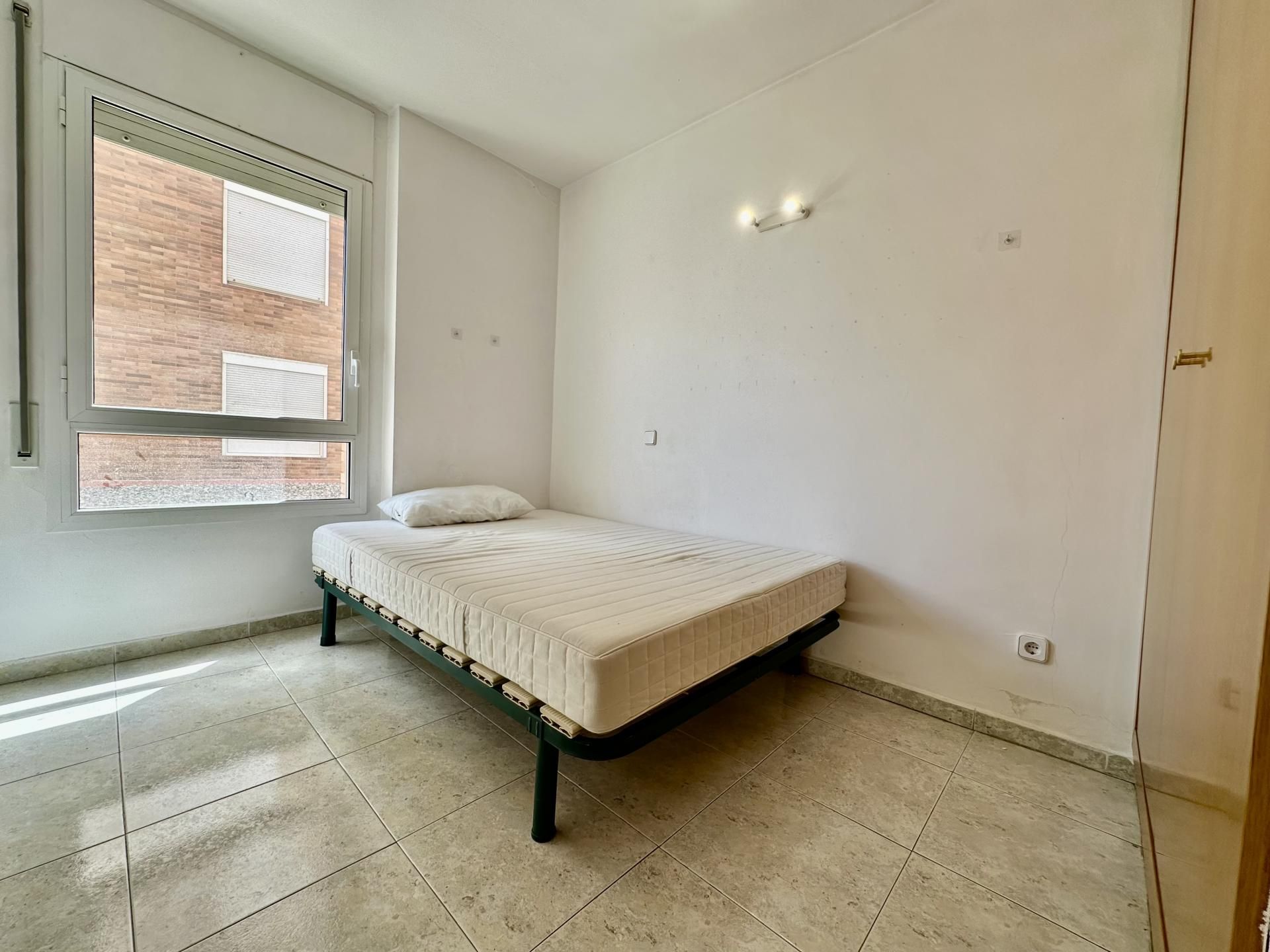 Bedroom of Flat to rent in Vic  with Heating