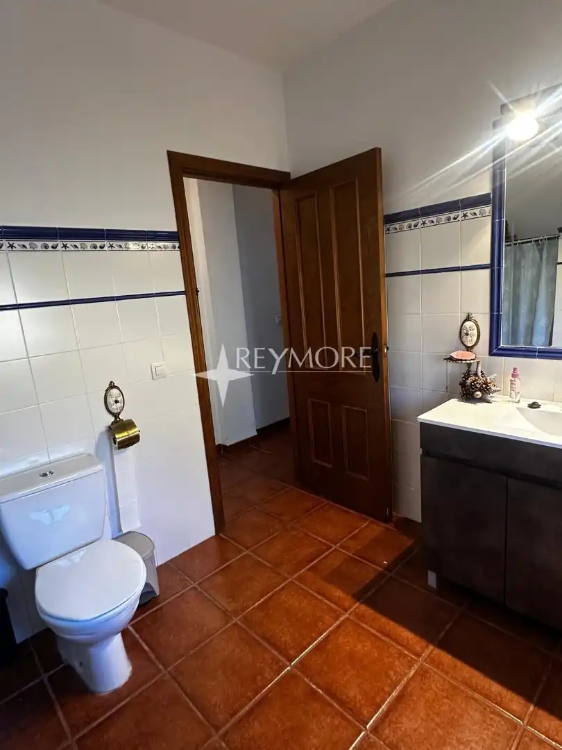 Bathroom of Houses for sale in Obejo  with Private garden, Terrace and Storage room