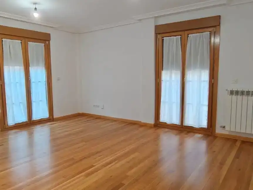 Sala d'estar de Pis en venda en Soria Capital  amb Traster i Balcó