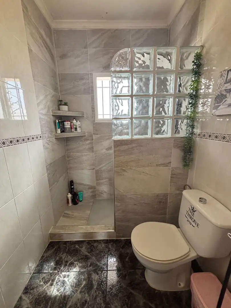 Casa adosada en venta en Calle MARIA DE ZAYAS-B SANTIAGO, 28, Miranda