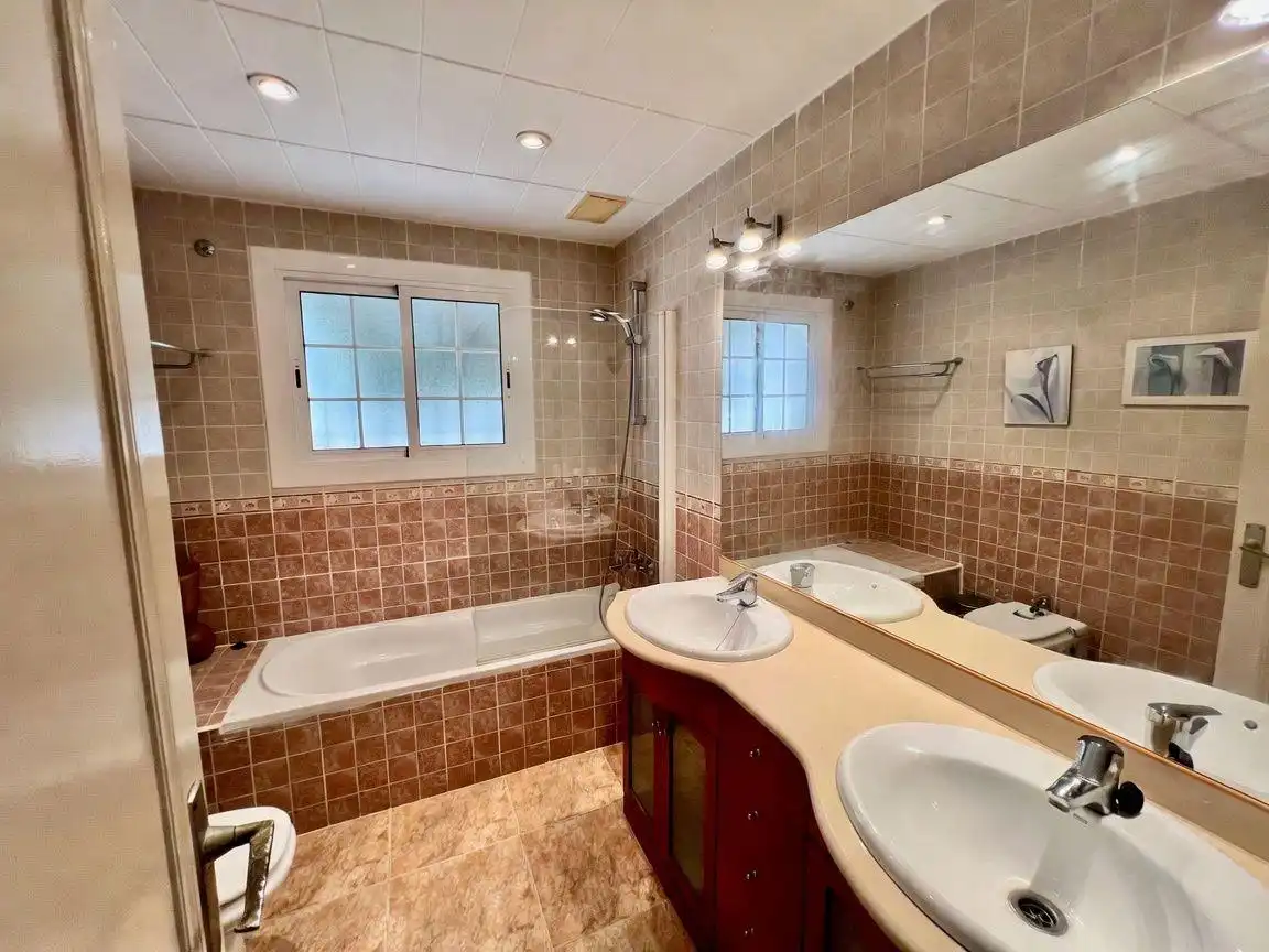Bathroom of Houses for sale in Roda de Berà  with Heating, Private garden and Terrace