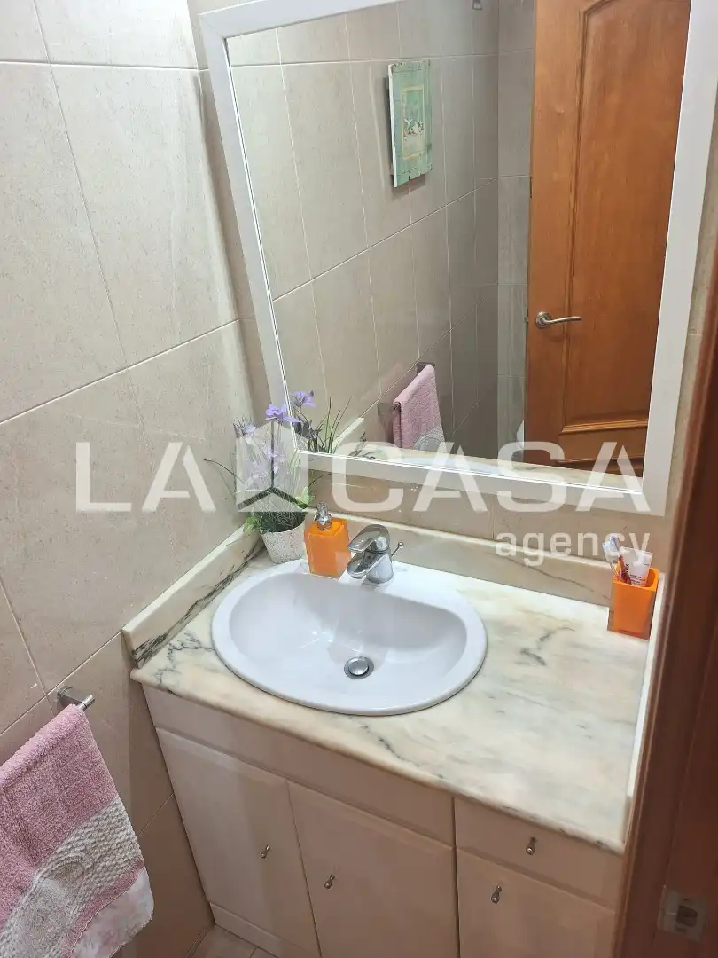 Bathroom of Flat for sale in Santa Coloma de Gramenet  with Parquet flooring