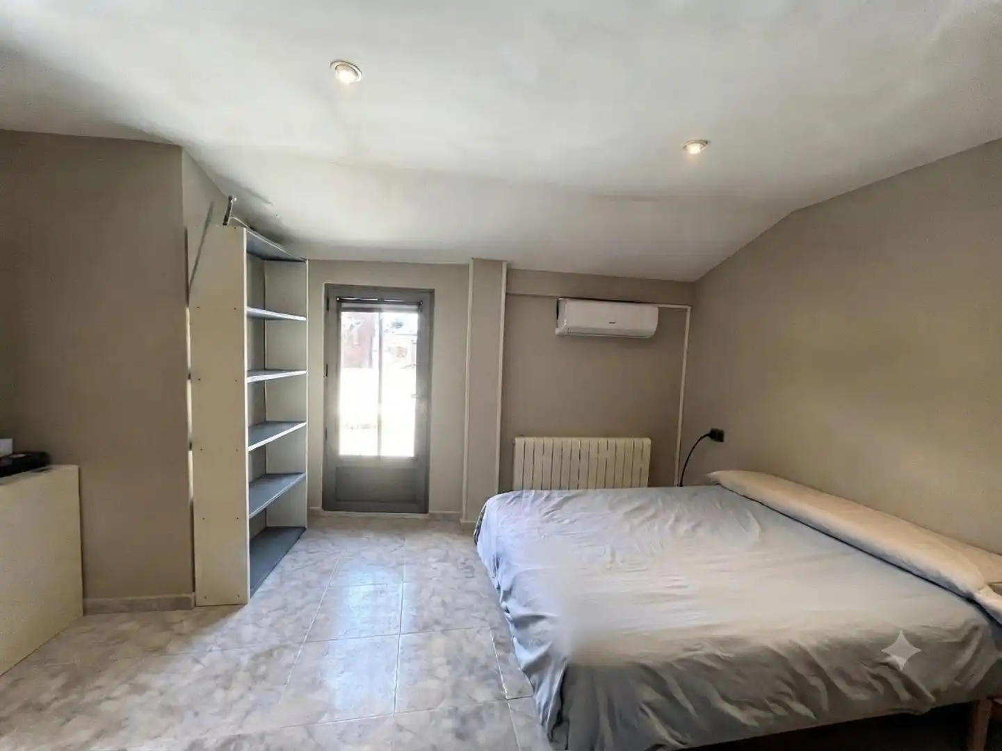 Dormitori de Casa adosada en venda en Andorra (Teruel) amb Aire condicionat, Terrassa i Balcó
