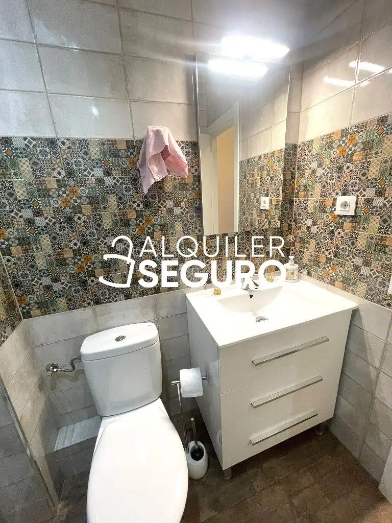 Bany de Pis de lloguer en Madrid amb Aire condicionat, Calefacció i Terrassa
