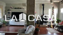 Sala d'estar de Casa o xalet en venda en Alcalá de Guadaira amb Aire condicionat, Traster i Piscina