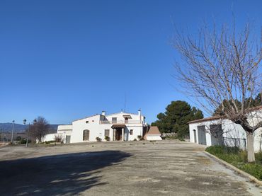 Country house with garden for sale in L'Arboç