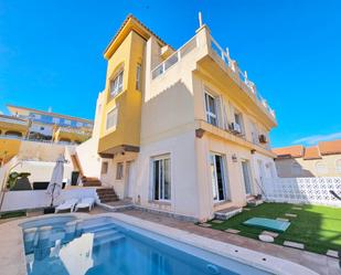 Vista exterior de Casa adosada en venda en Cartagena amb Aire condicionat, Calefacció i Jardí privat