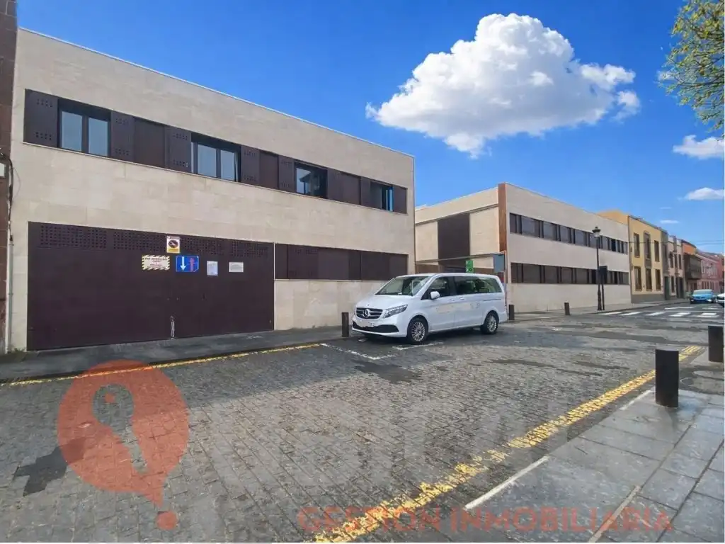 Vista exterior de Ático en venta en San Cristóbal de la Laguna con Amueblado, Horno y Lavadora