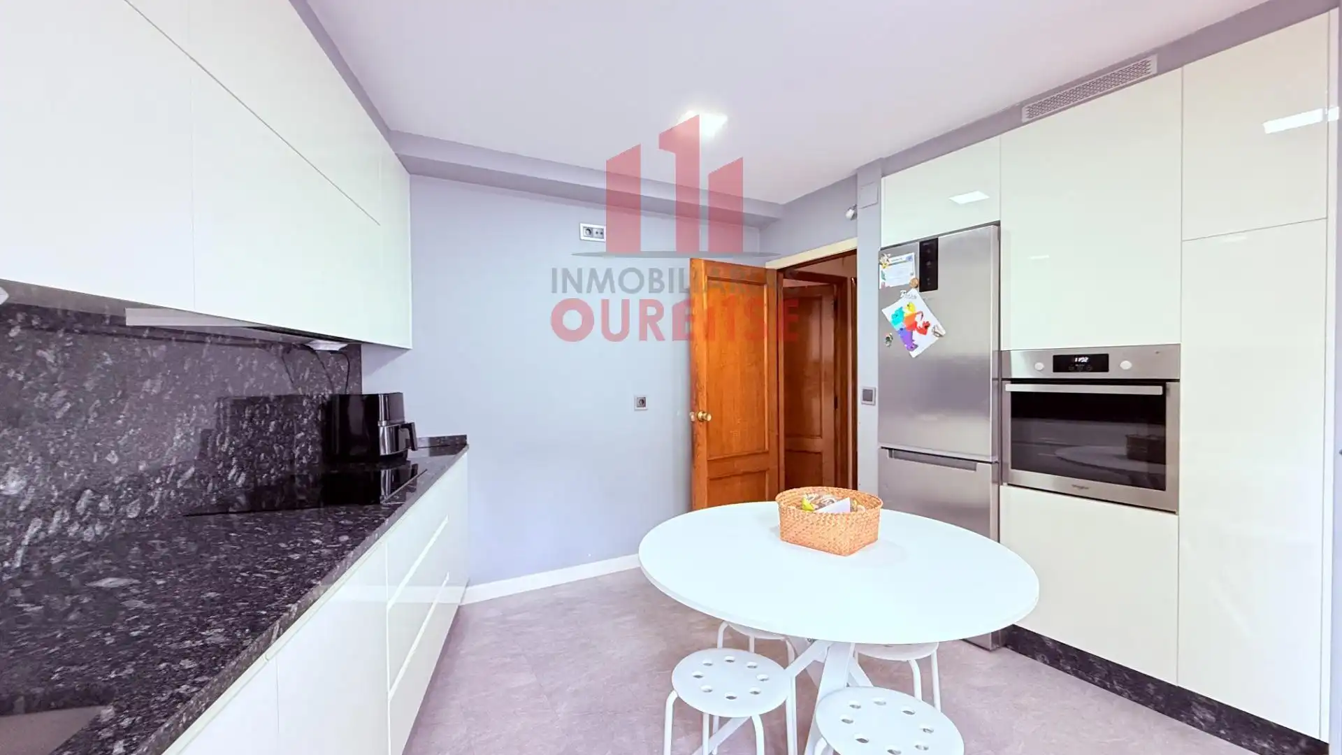 Kitchen of Flat for sale in Ourense Capital   with Heating, Storage room and Balcony