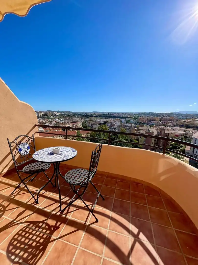Terrasse von Wohnungen zum Verkauf in Fuengirola mit Klimaanlage, Terrasse und Gemeinschaftspool