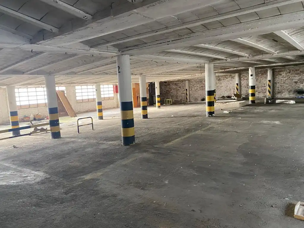 Aparcament de Edifici en venda en Girona