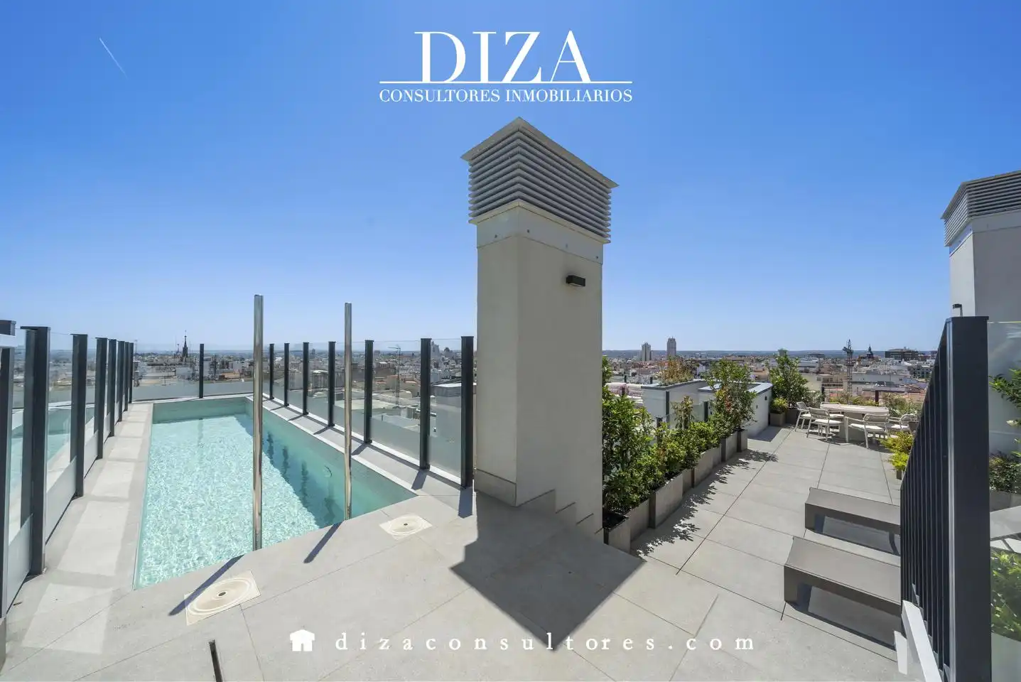 Vista exterior de Dúplex en venta en Madrid con Aire acondicionado, Calefacción y Terraza
