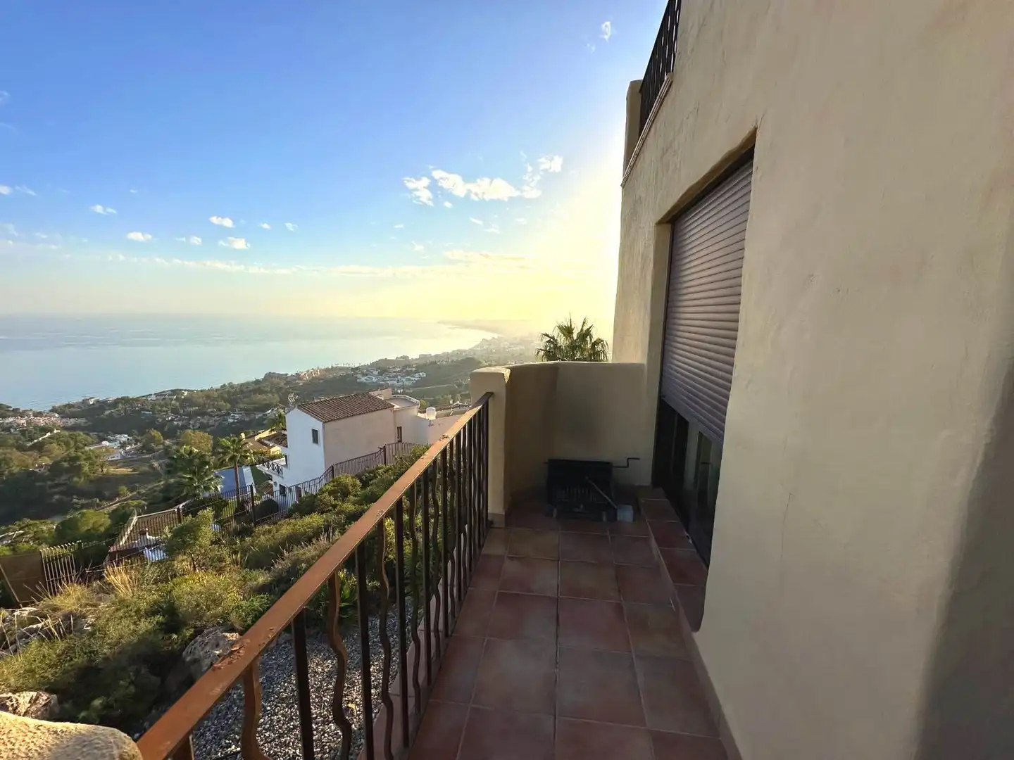 Vista exterior de Piso en venta en Benalmádena con Calefacción, Terraza y Piscina comunitaria