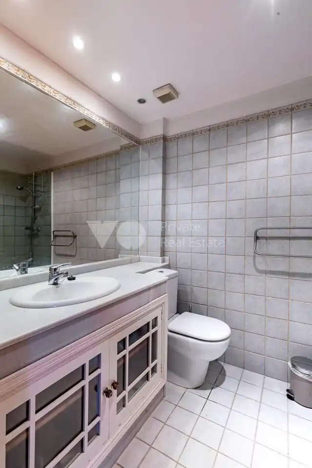 Baño de Casa adosada en venta en Las Rozas de Madrid con Aire acondicionado, Calefacción y Jardín privado