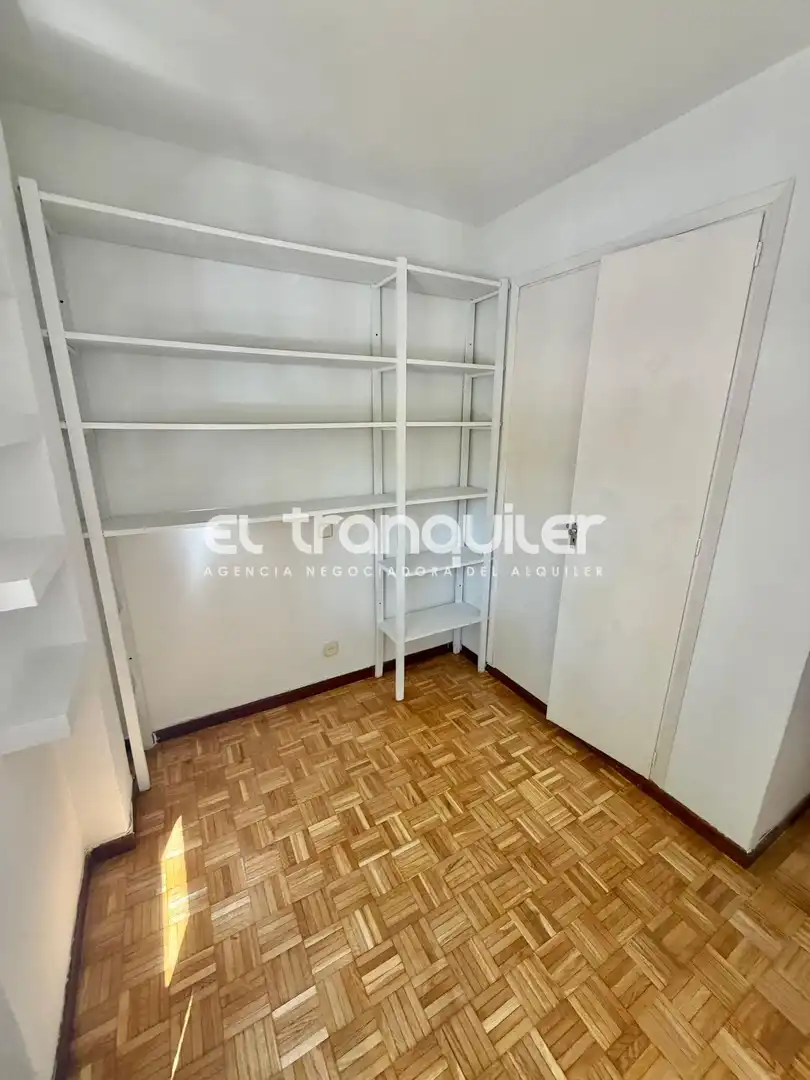 Schlafzimmer von Wohnung zur Miete in Madrid mit Klimaanlage, Parkett und Terrasse