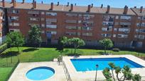 Swimming pool of Flat for sale in Fuenlabrada  with Air Conditioner, Heating and Parquet flooring