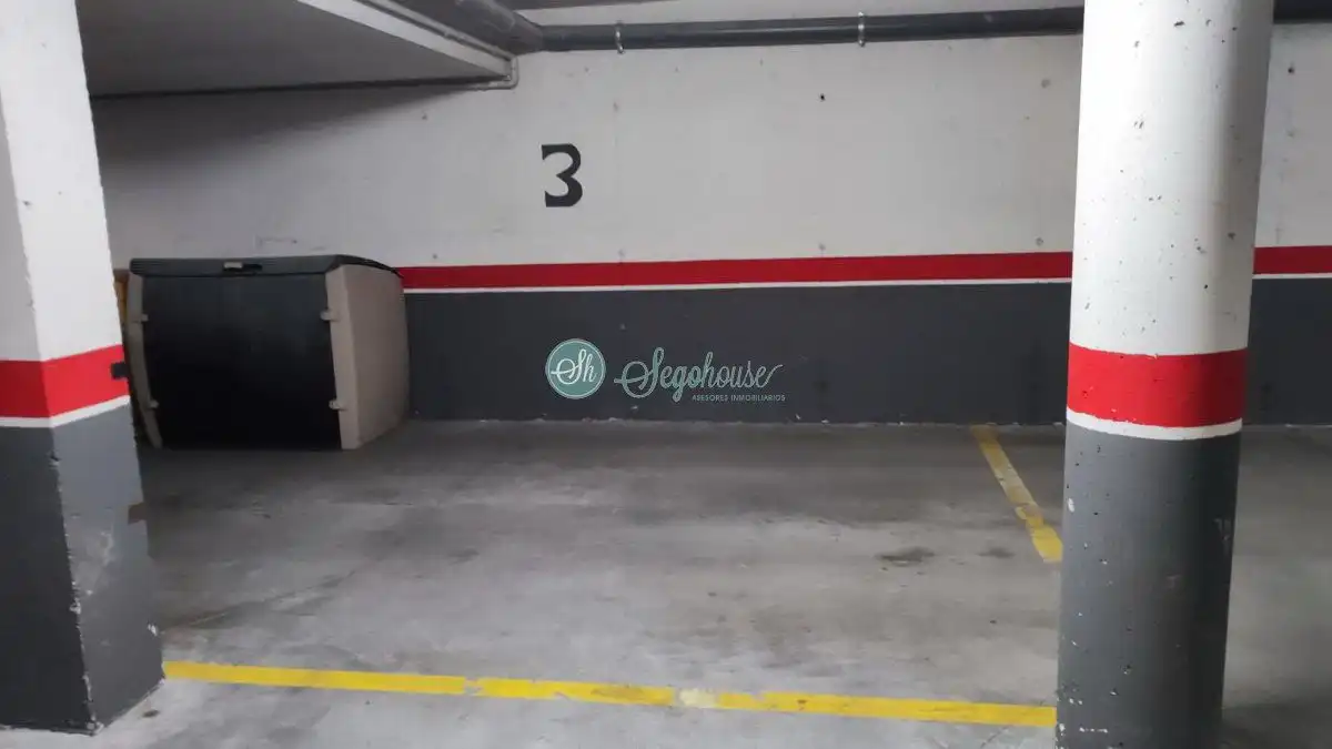 Parking de Piso en venta en Hontanares de Eresma con Calefacción, Terraza y Amueblado