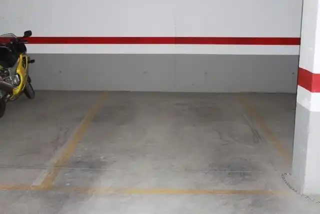 Parkplatz von Garage zum Verkauf in Moncada