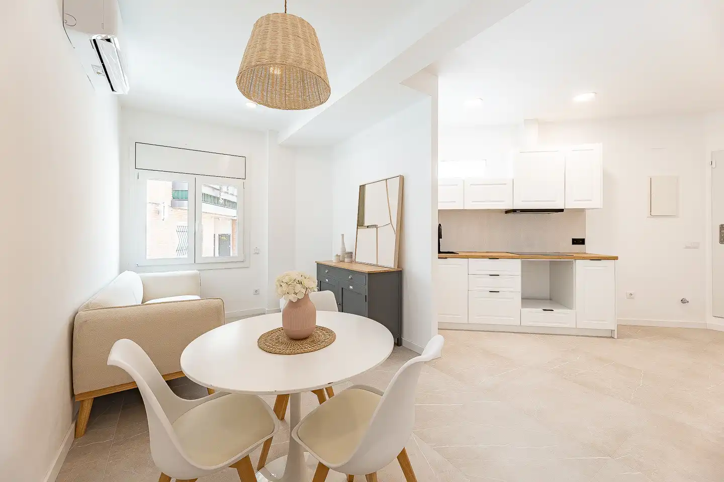 Sala de estar de Casa adosada en venta en Rubí con Aire acondicionado, Calefacción y Terraza